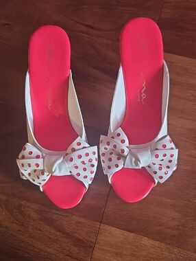 Retro Style White Bow Mules with Pink Insole Sz 8